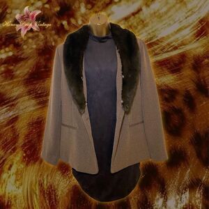 Amanda Smith Dress Brown Vintage Blazer with Faux Fur Collar and Button Closure